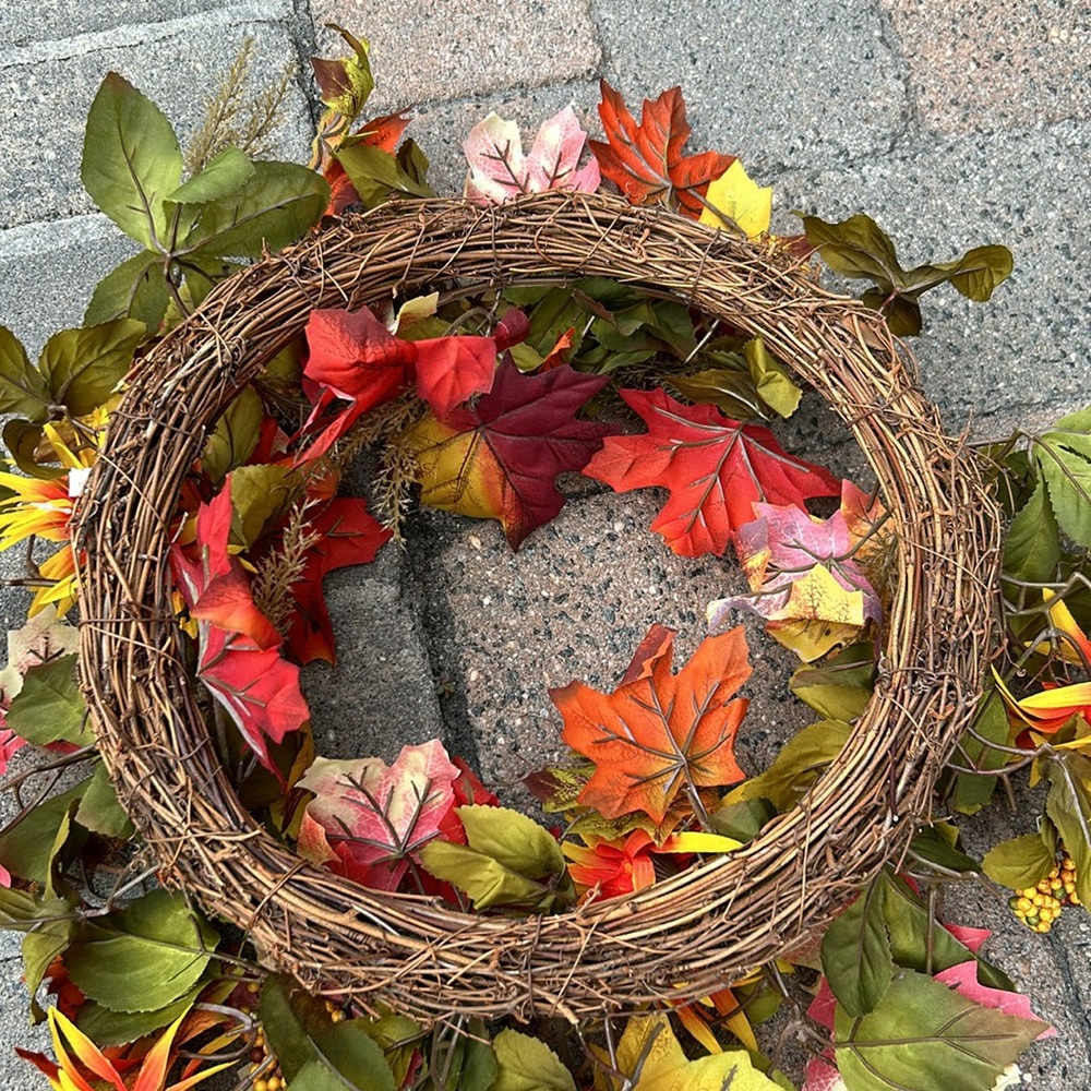 AUTUMN WREATH - Picture 3 of 4